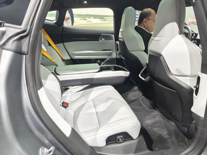 Die Rücksitze des Polestar 5 (Bild: Friedhelm Greis/Golem)